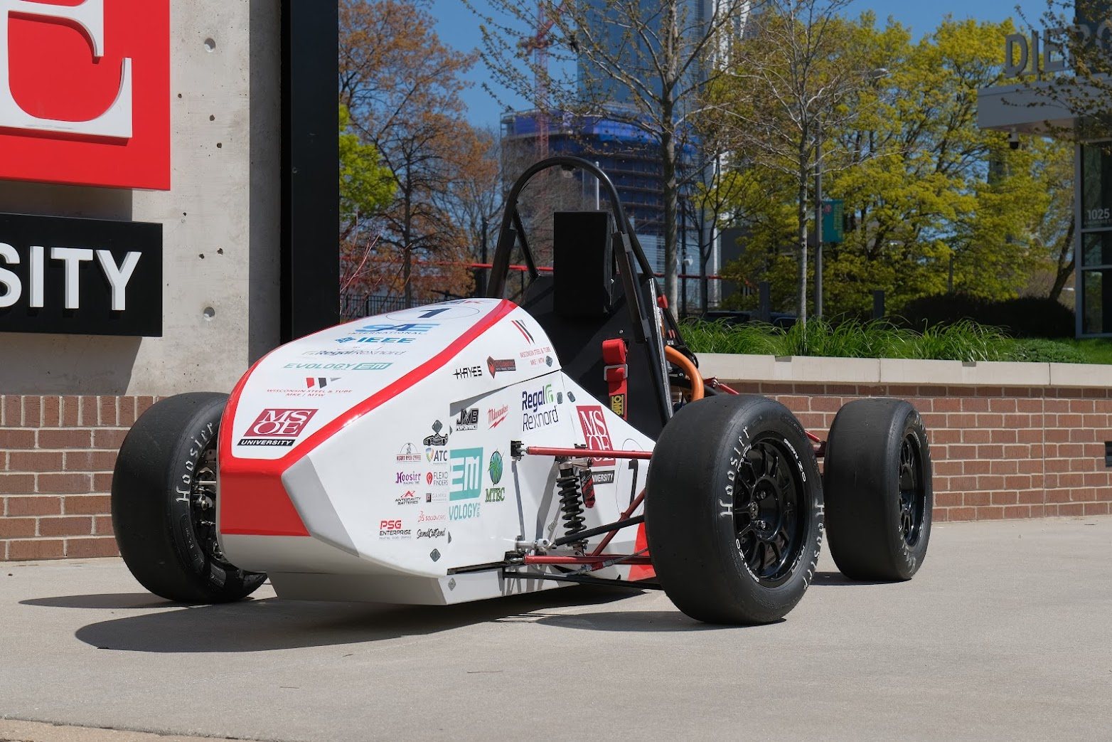 MP7 hybrid formula race car